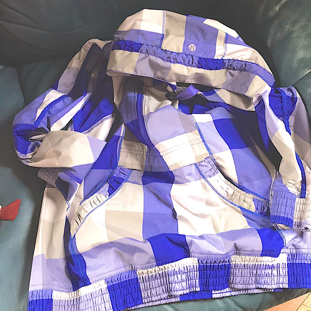 Lulu lemon jacket size 6